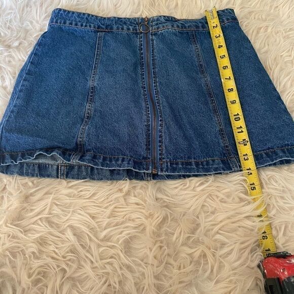 Forever 21 dark blue mini skirt with front zipper - Picture 6 of 6
